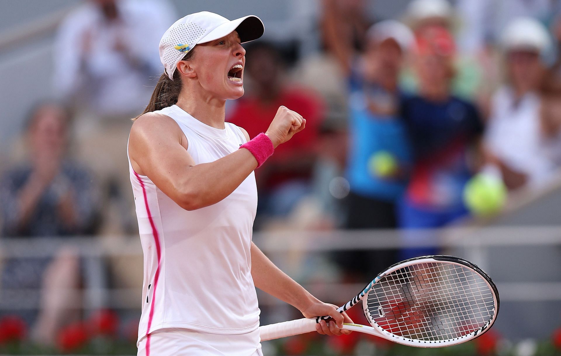 Iga Swiatek celebrates her 2023 French Open semifinal win