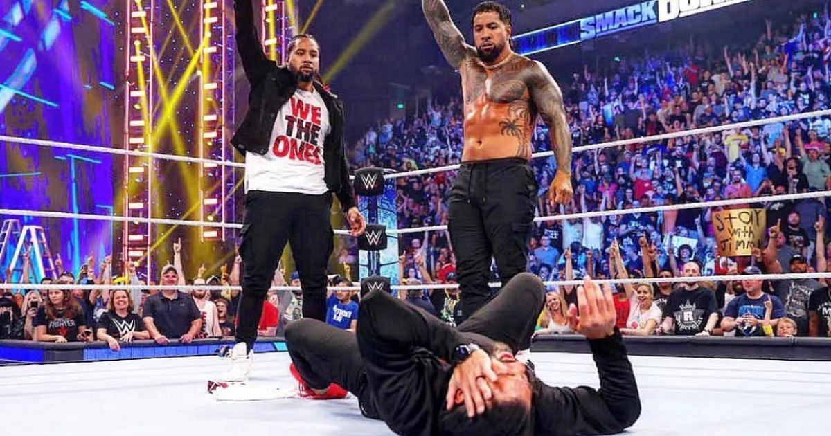The Usos laid out Roman Reigns on SmackDown.
