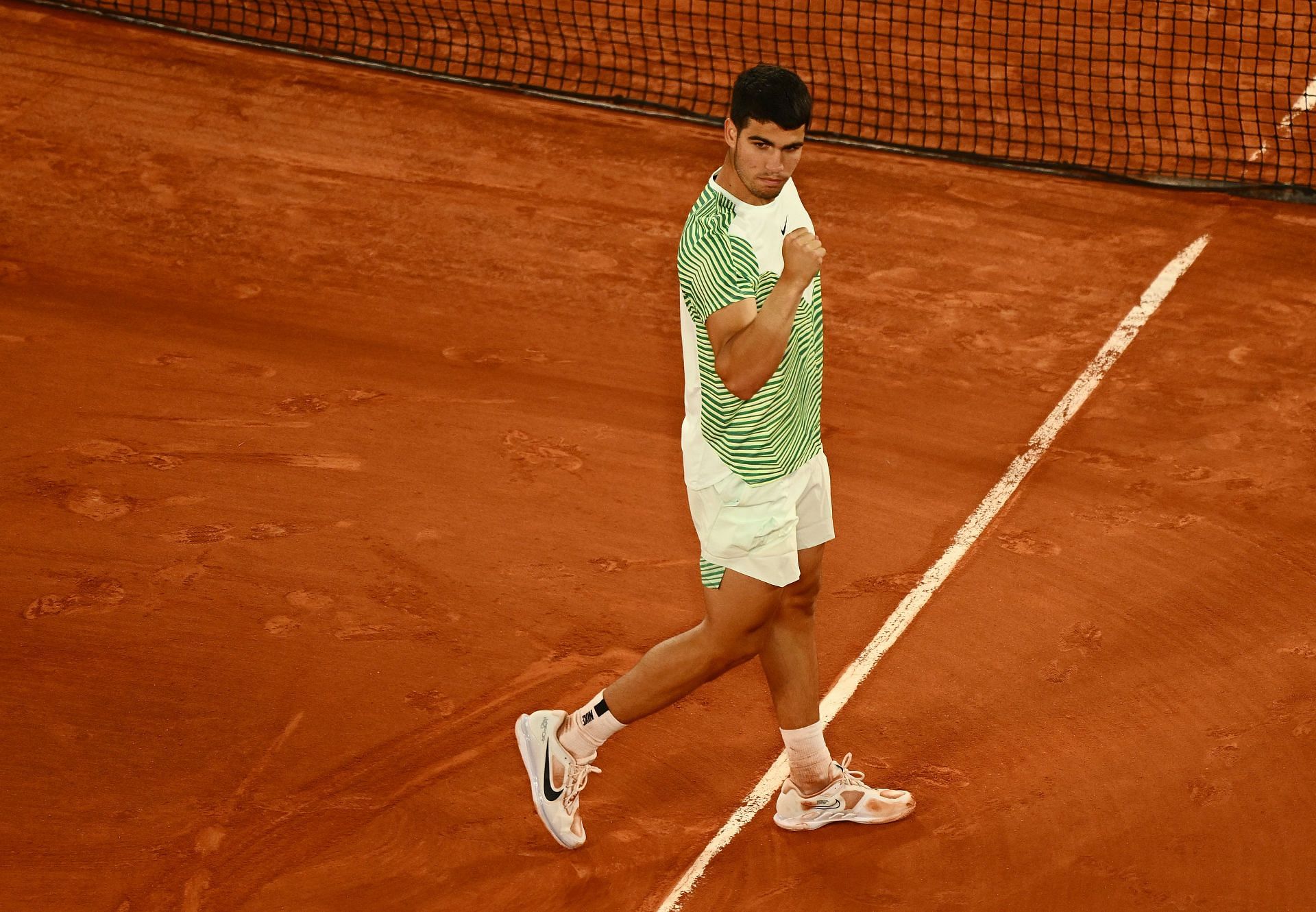 Carlos Alcaraz through to the fourth round at the 2023 French Open