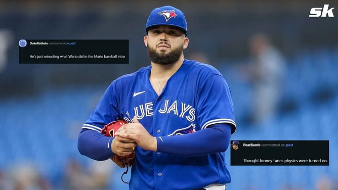 MLB fans mock Alek Manoah's attempt to push a bunt ball over the foul line: "Thought looney tunes physics were turned on"