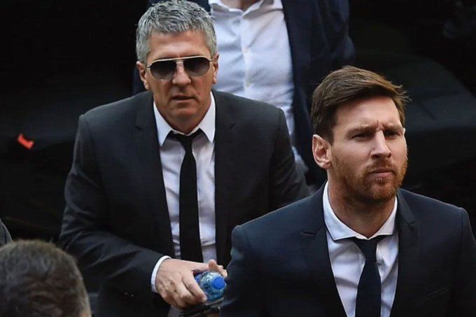 Lionel Messi dresses like a DAD as Barcelona players hit the town in flashy  suits after El Clasico win - Mirror Online