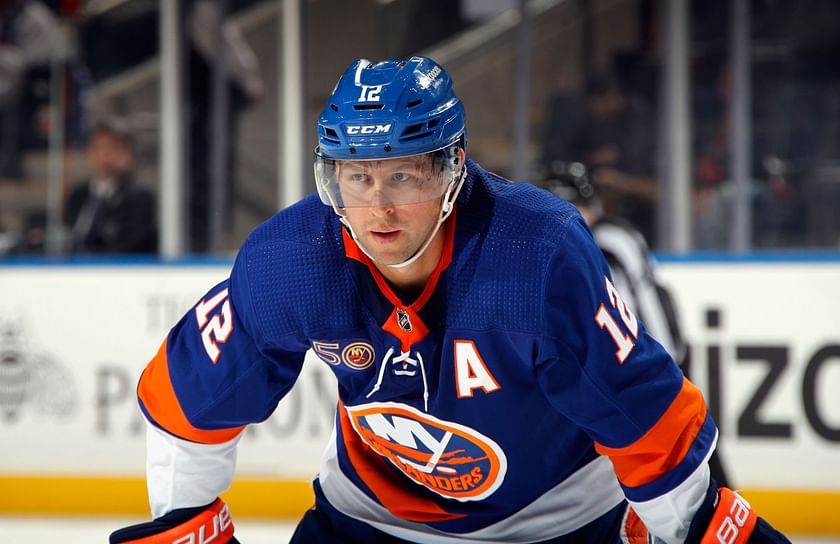 Islanders trade Josh Bailey and 2026 second-round pick to Blackhawks for  future considerations