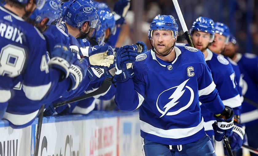 Steven Stamkos wins Mark Messier NHL Leadership Award