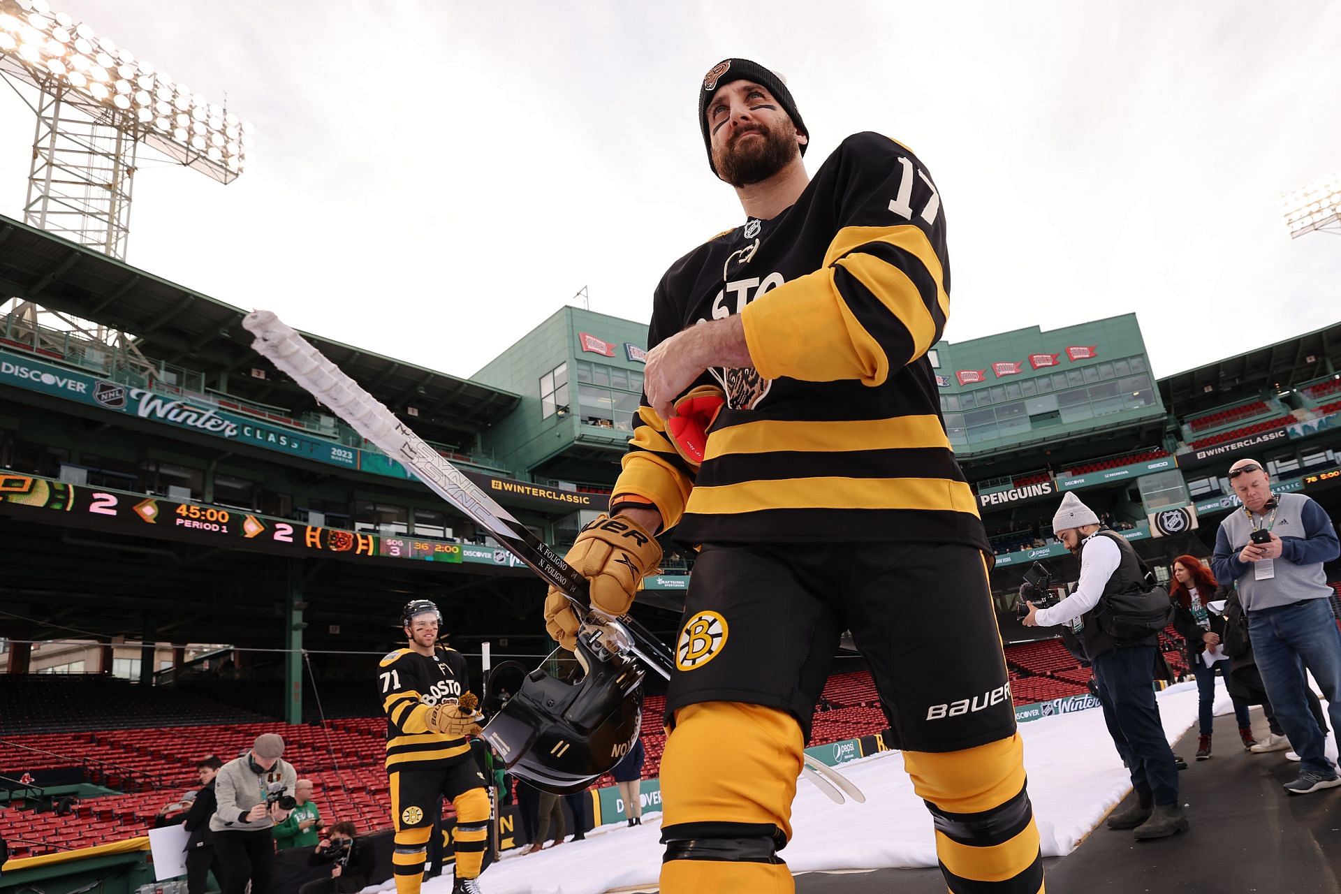 Blackhawks sign Nick Foligno to one-year contract, moving quickly