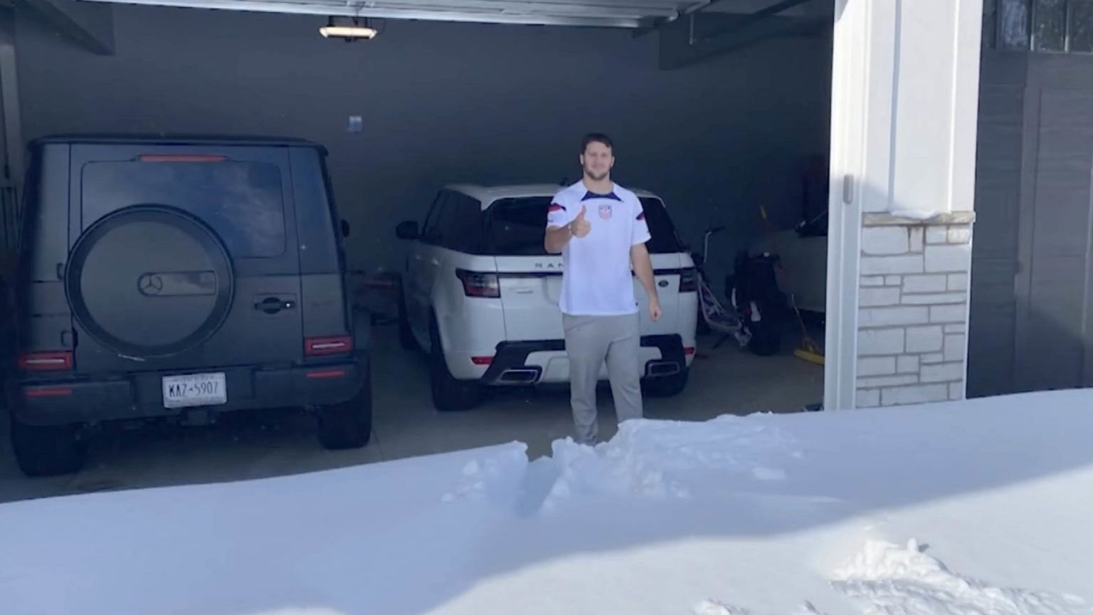 Josh allen in front of his white Range Rover Sport - Image source - Cowboystatedaily.com