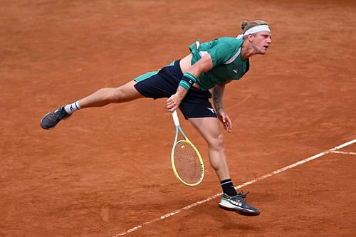 Alejandro Davidovich Fokina awaits Novak Djokovic in 2023 French Open 3R.