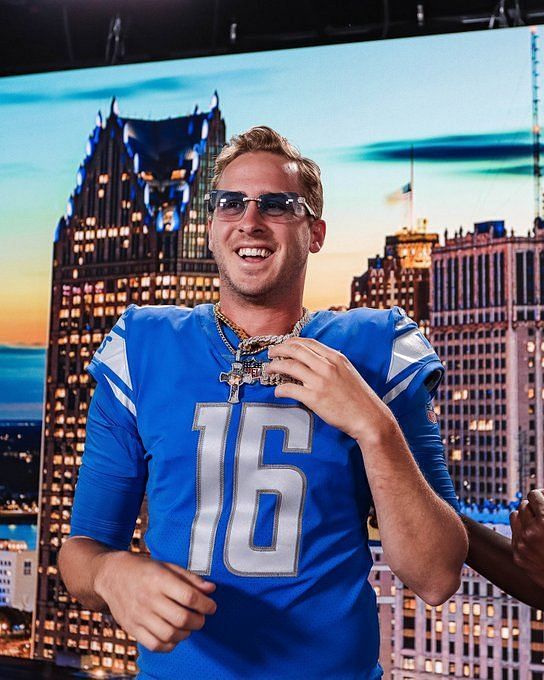 Vikings and Lions fans trash-talk over viral Kirk Cousins and Jared Goff  chain pictures - Your loser QB is already a wannabe
