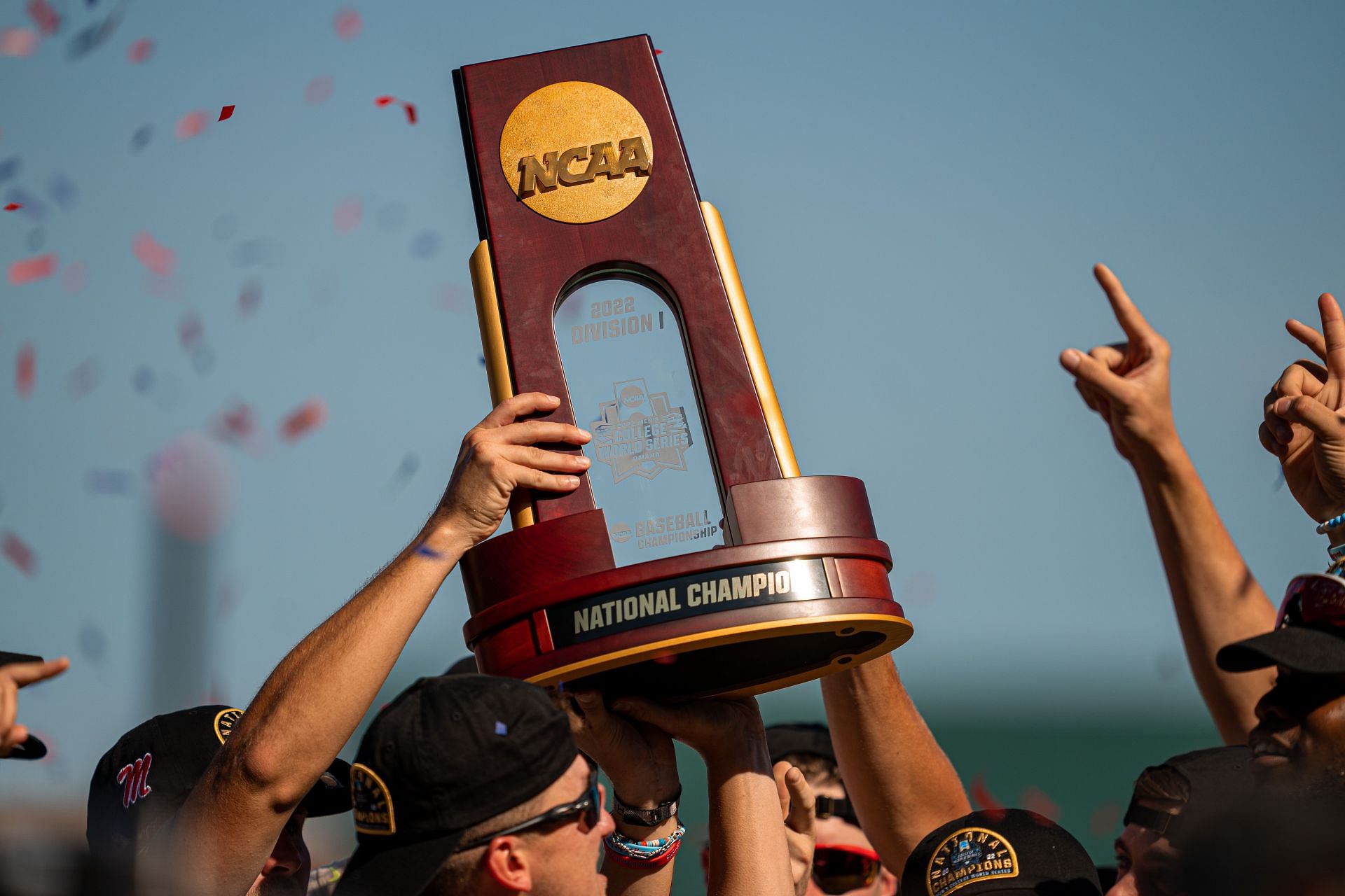 NCAA Baseball: Vols stay alive at Men's College World Series