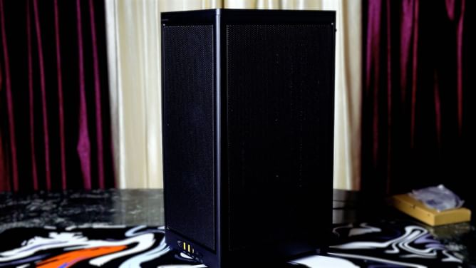 Corsair 2000D Airflow mini-ITX case overview: Small footprint, but lots of room!