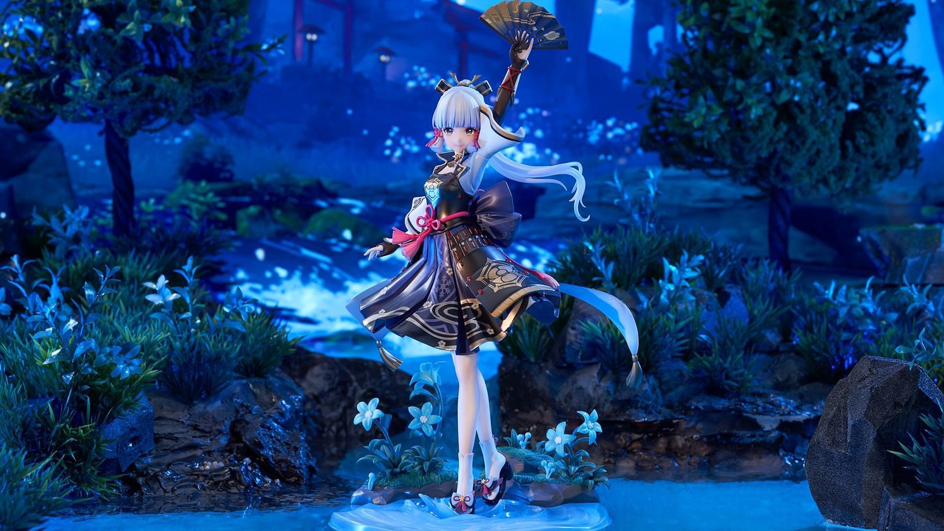 Another photo of the full Ayaka figure (Image via Apex Store, HoYoverse)