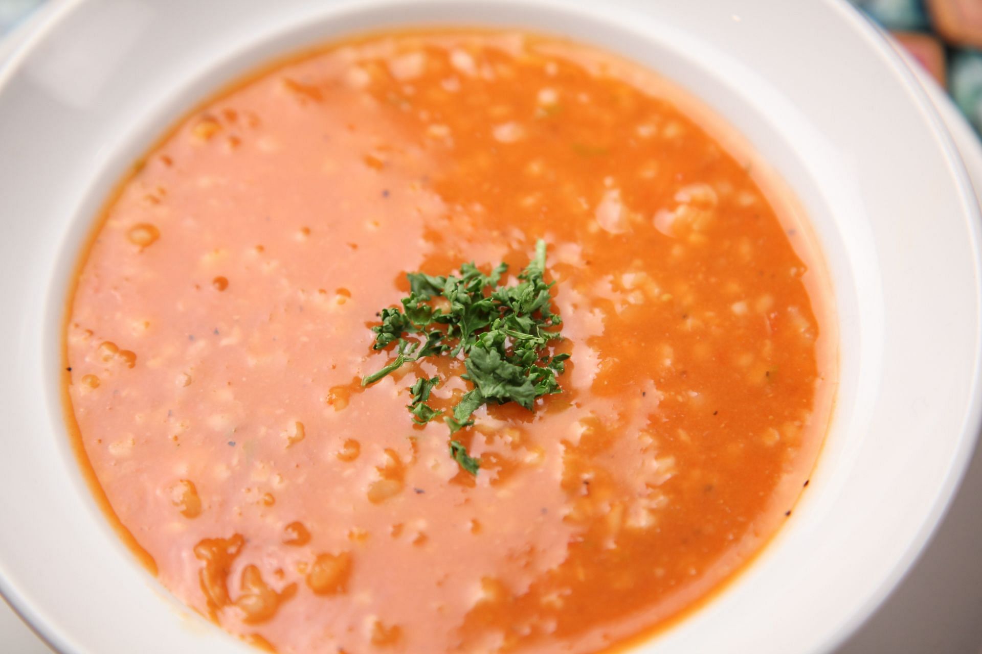 Lentil soup contains lentils and veggies of choice. (Image via Pexels/ Naim Benjelloun)
