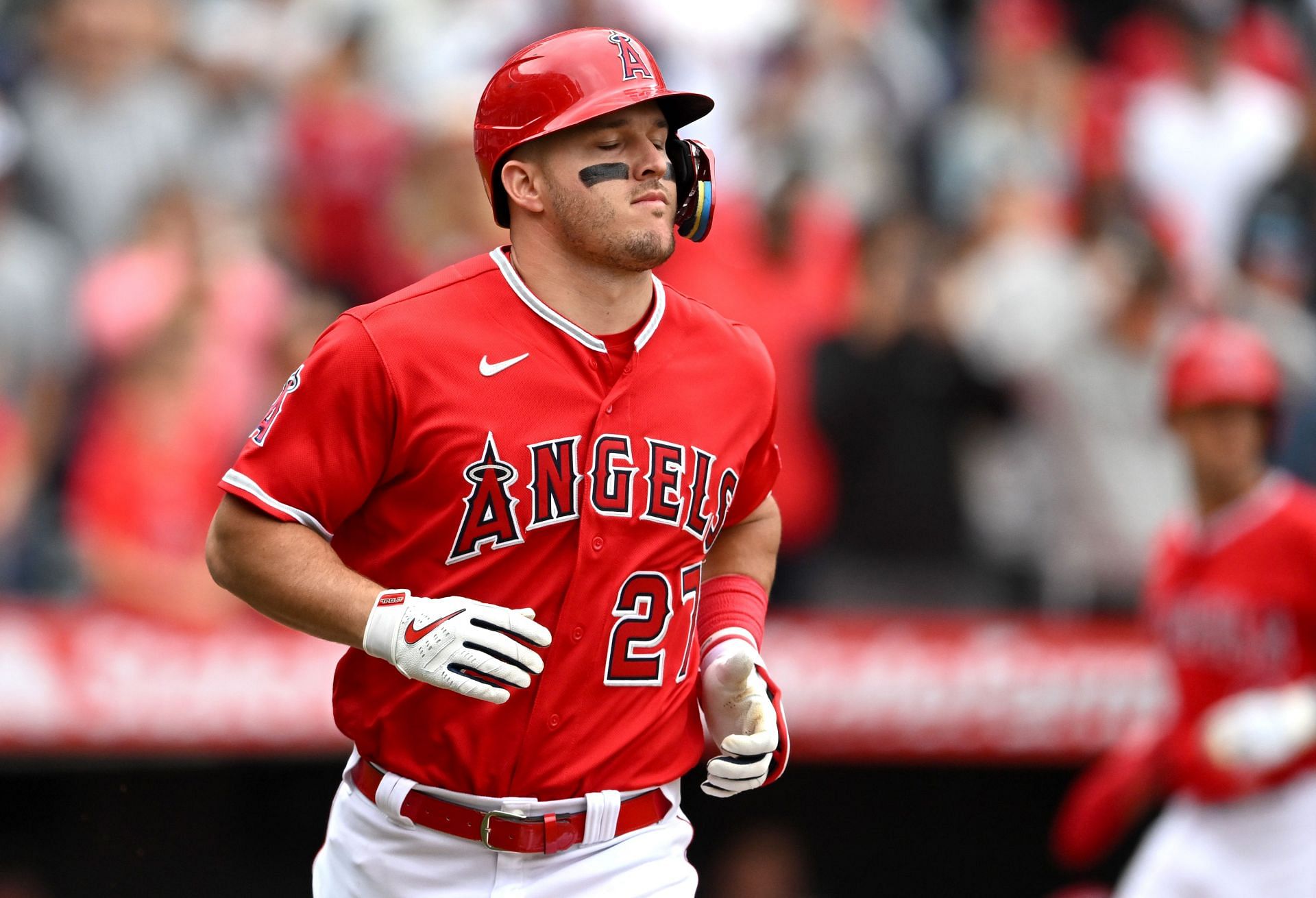 Angels star Mike Trout isn't moving to left field — yet - Los Angeles Times