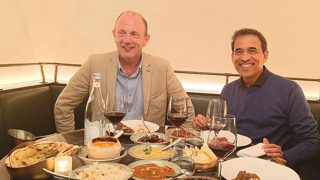 हर्षा भोगले और पीटर ड्यूरी (फोटो क्रेडिट - हर्षा भोगले इंस्टाग्राम)