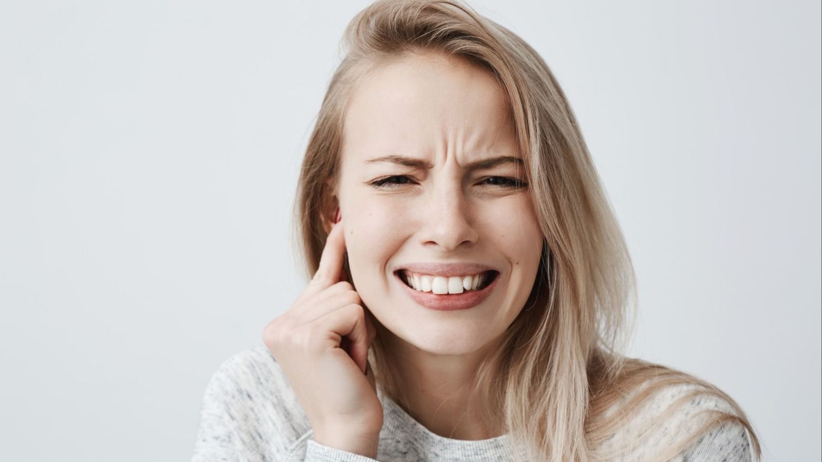 Major causes and effective home remedies for clogged ears