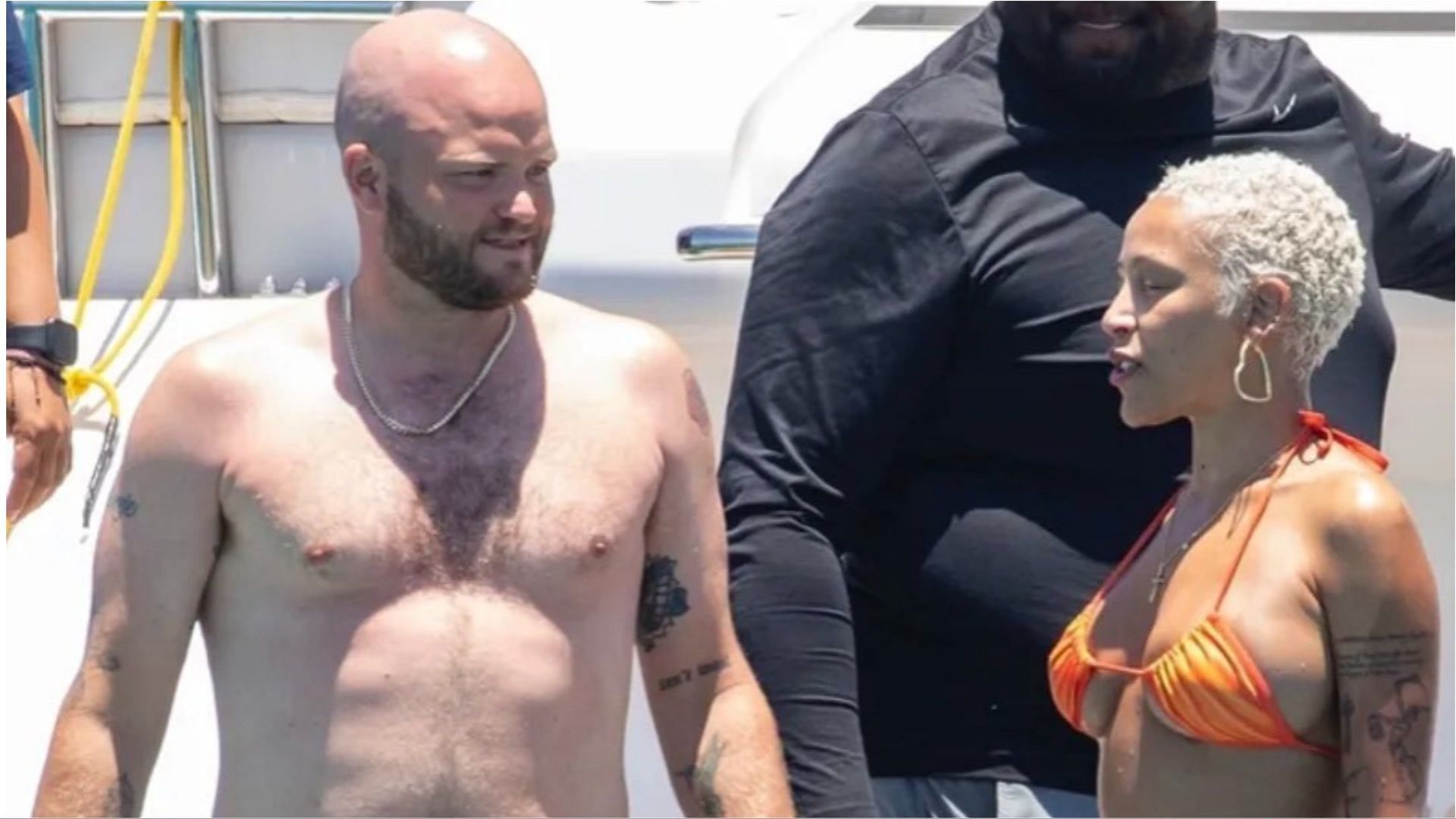 J Cyrus and Doja Cat were spotted together on top of a yacht (Image via 3mmalee__/Twitter)