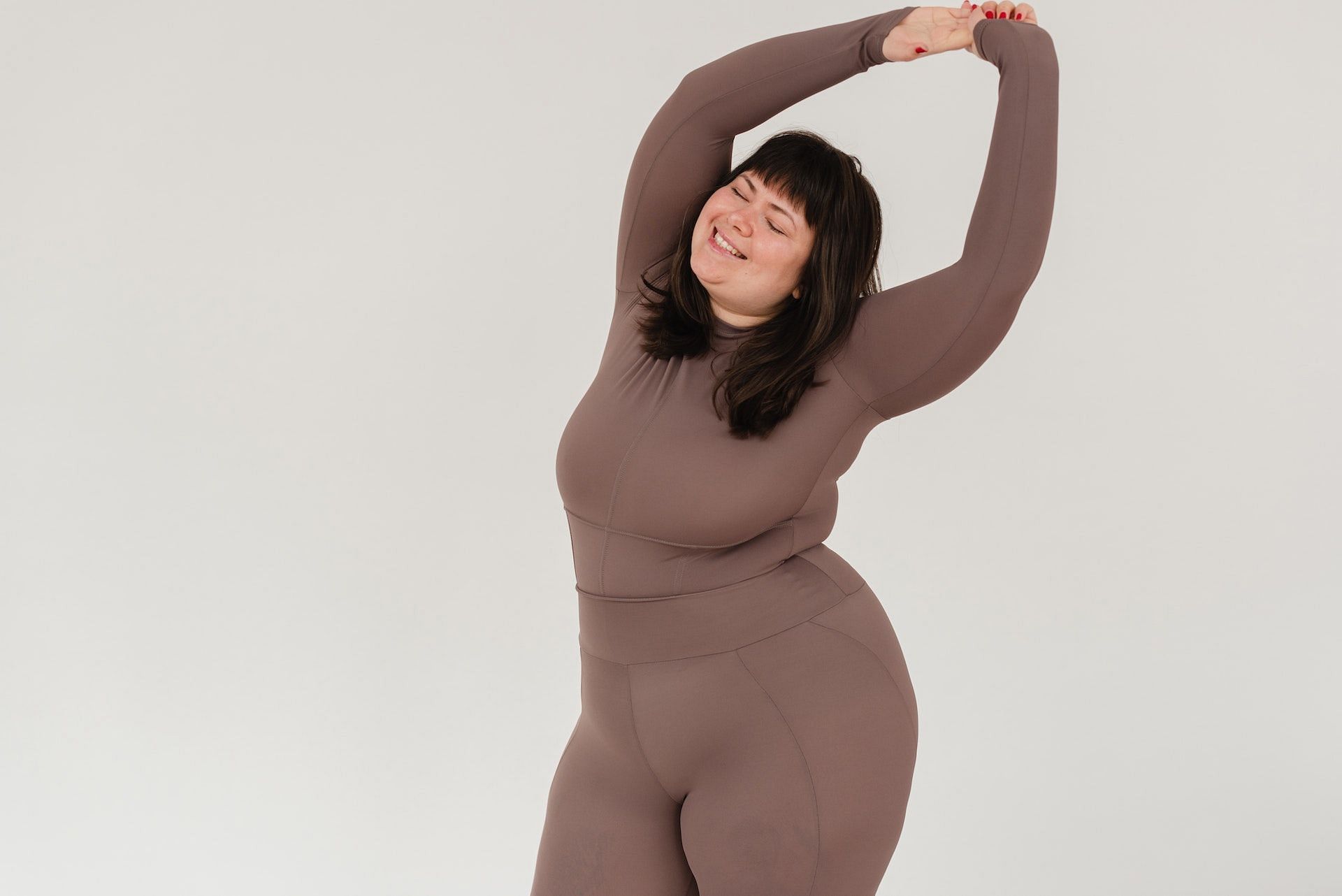 TFL stretches can improve lower body flexibility. (Image via Pexels/SHVETS production)