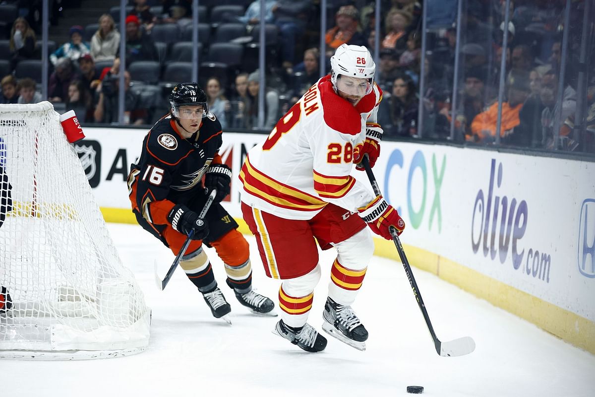 Calgary Flames Trade Rumors Will Elias Lindholm stay or go?