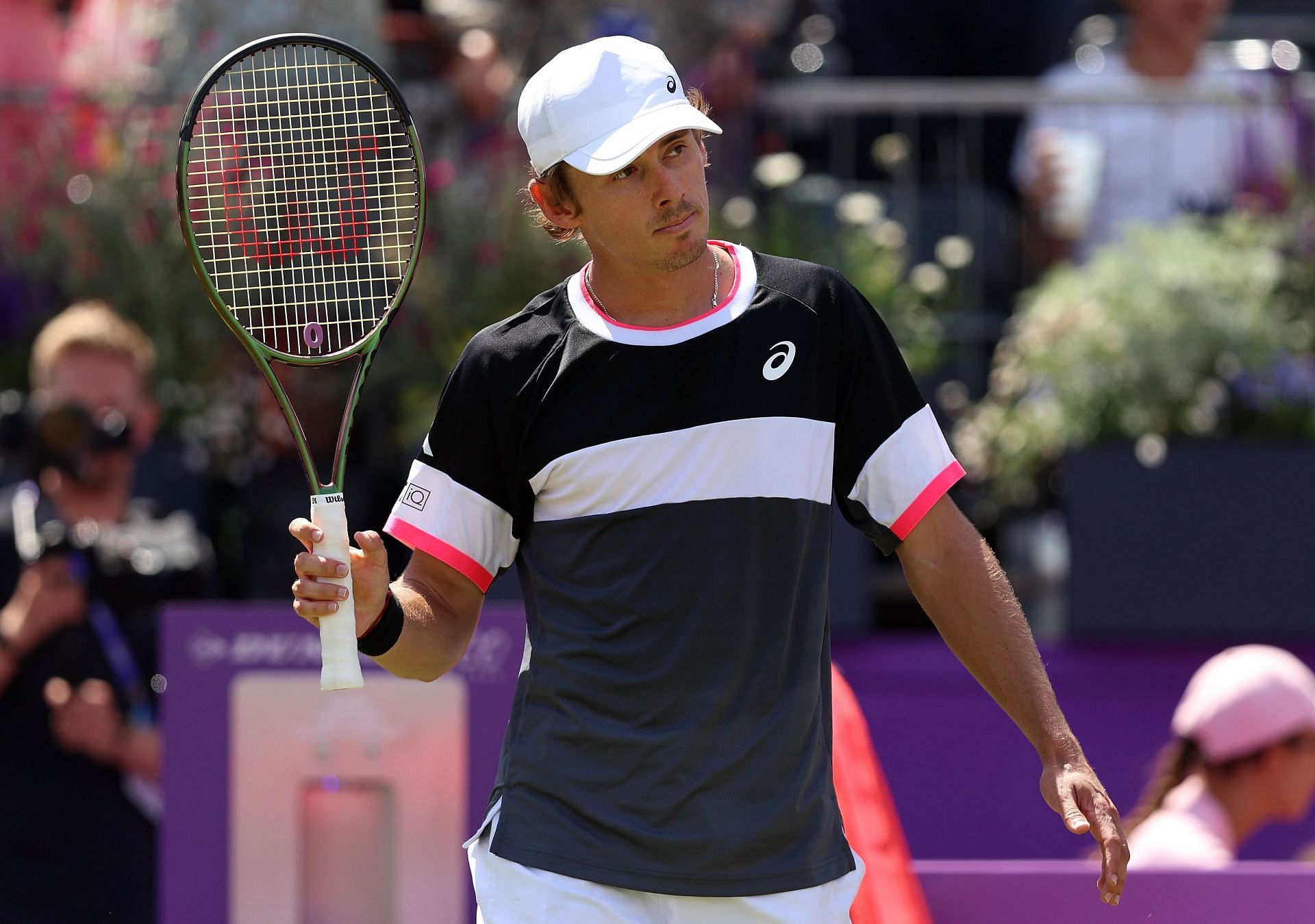 De Minaur has returned to the Queen's semifinal after two years.