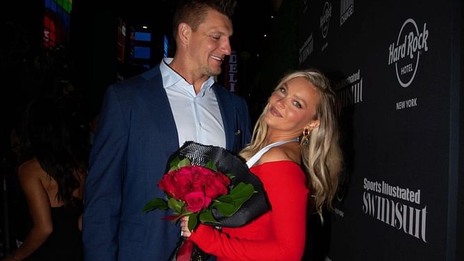 "Impressed with the aim" - Rob Gronkowski wins Camille Kostek over impeccable selfie skills