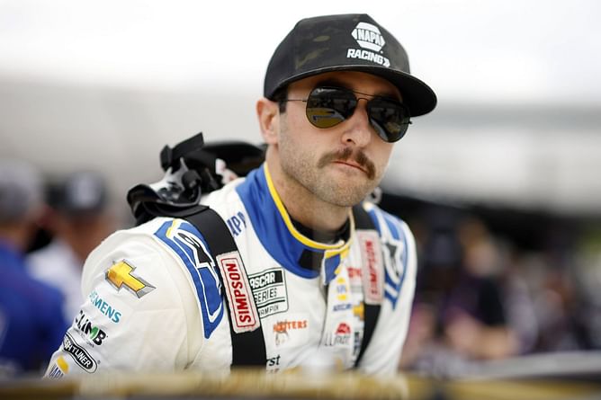 “I wonder if Earnhardt Sr. ever apologized to anyone”: Chase Elliott not apologizing to Denny Hamlin leaves NASCAR fans divided