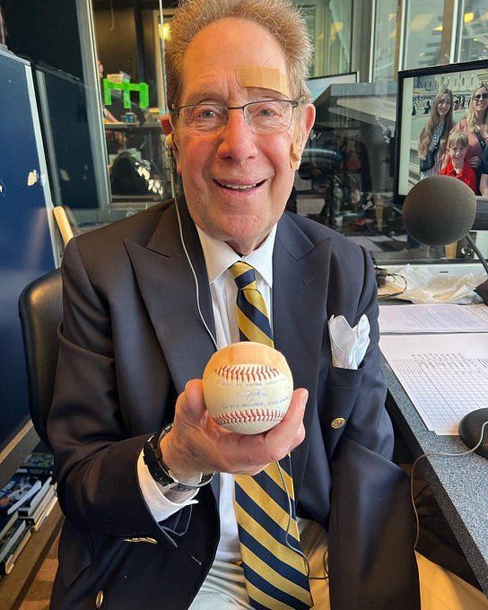 Justin Turner has nice gesture for Yankees broadcaster after foul ball  mishap