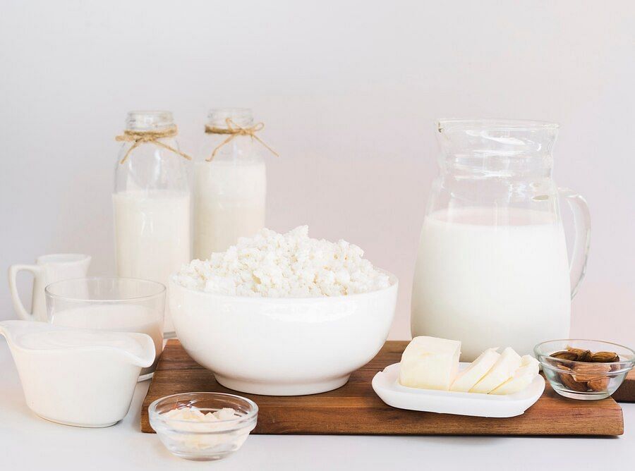 Curd and whey (Image via Freepik)