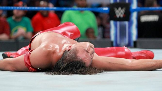 Shinsuke Nakamura loses match on WWE RAW; referee sends top star to the back