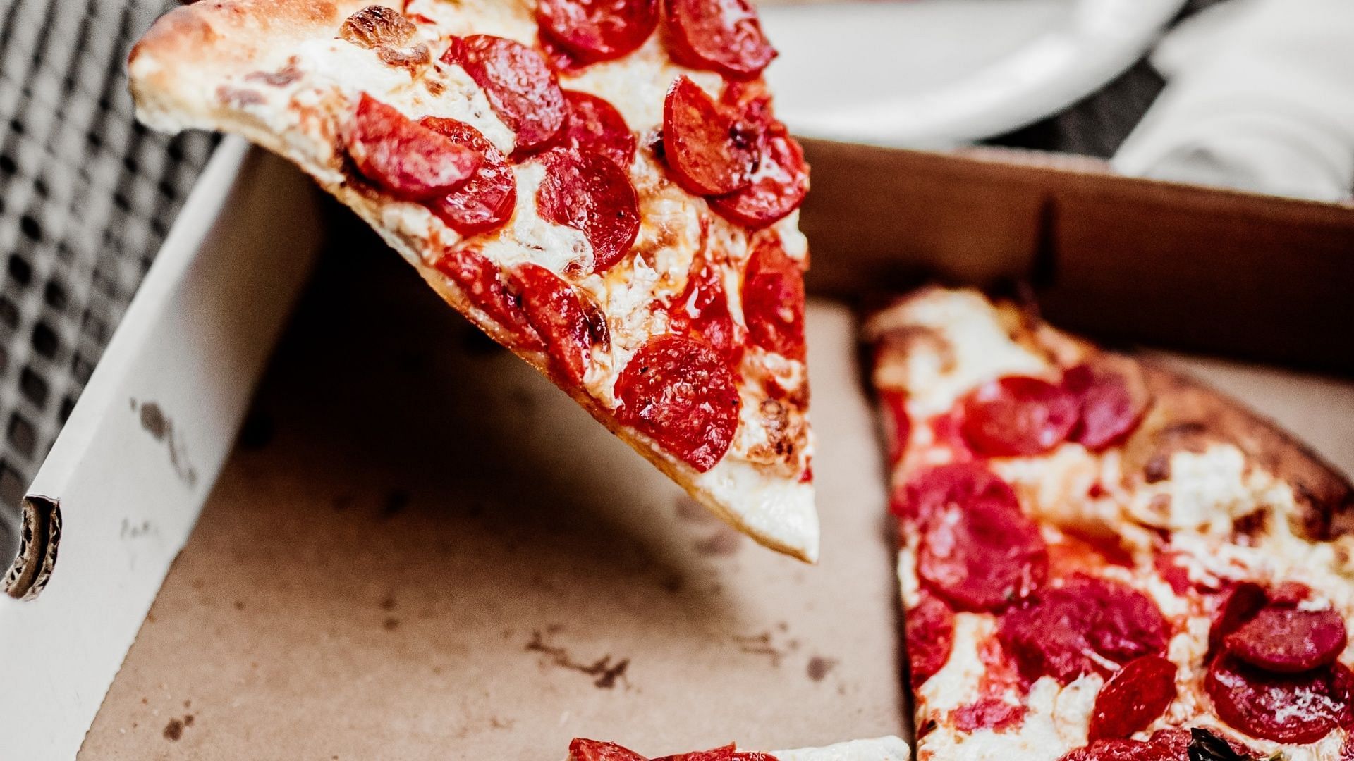 The new proposal is set to affect less than 100 pizzerias in New York City (Image via The Nix Company on Unsplash)