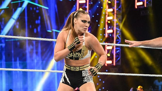 Ronda Rousey runs away after win on WWE RAW; was attacked by recently returned star