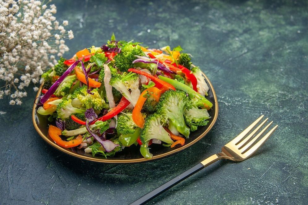 Why should you have calcium-rich vegetables? (Image via Freepik/Mdjaff)