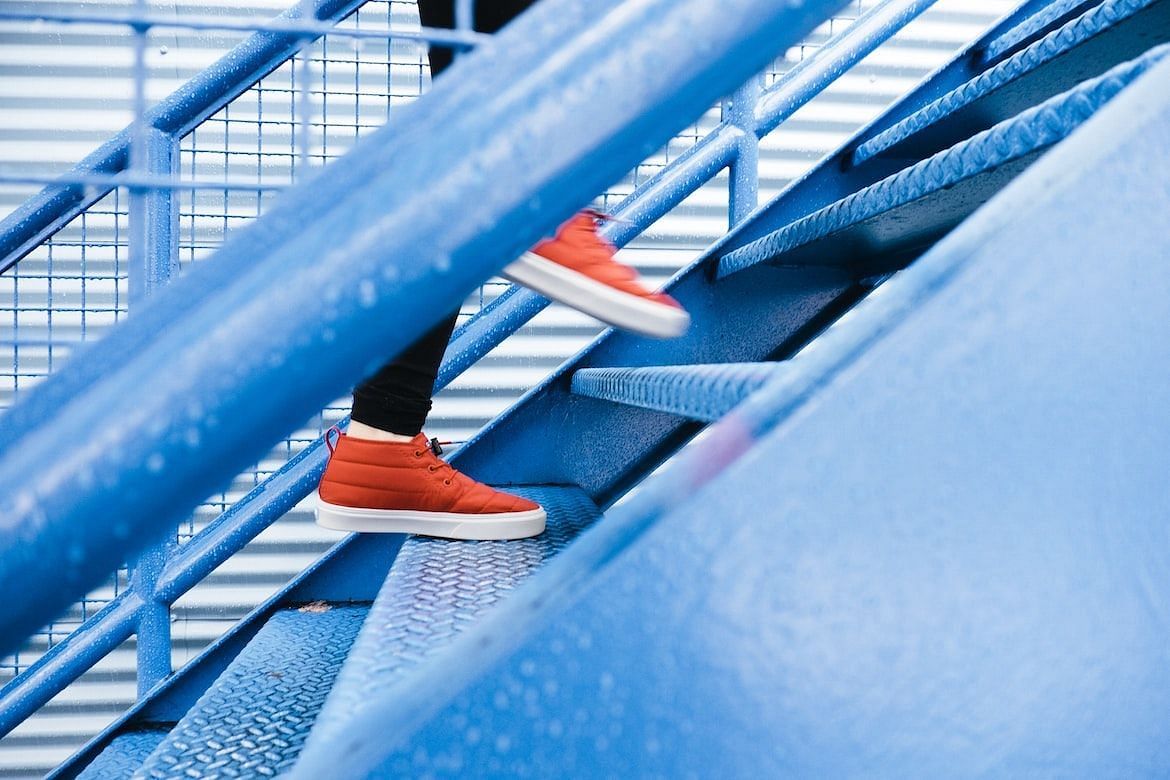 To avoid injuries, remember to warm up before using a stepper and cool down afterward. (Lindsay Henwood/ Pexels)