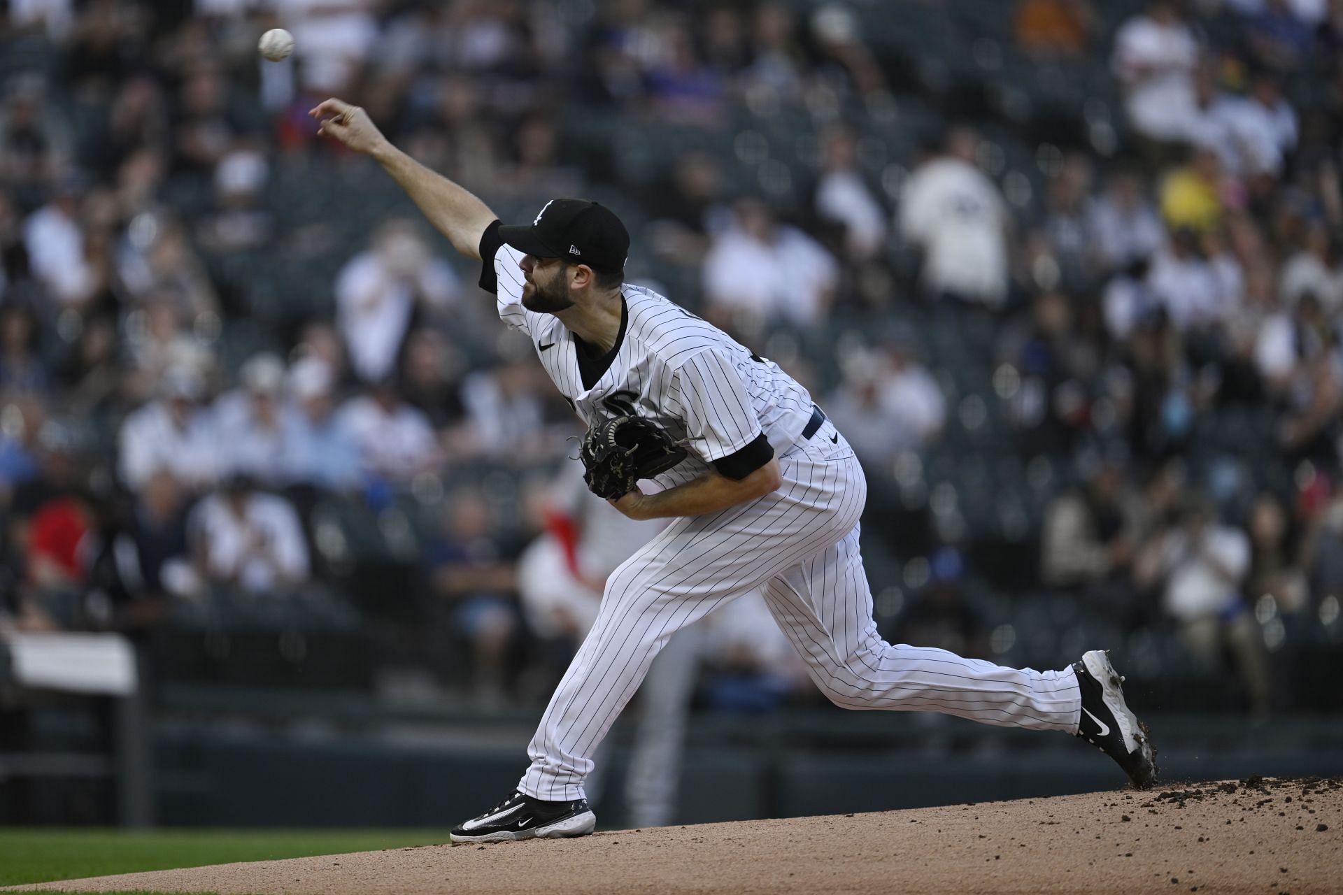 Lucas Giolito working on no-hitter against Yankees through six innings