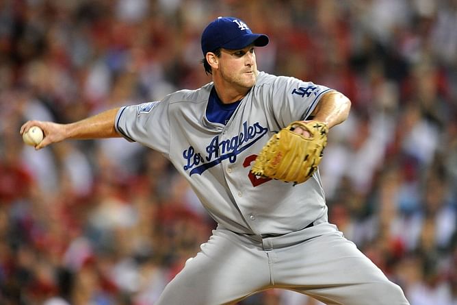 When Derek Lowe brushed off speculation about female Dodgers reporter's hand in divorce drama