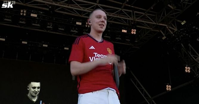 UK rapper Aitch inadvertently leaks Manchester United's 2023-24 jersey in Glastonbury performance