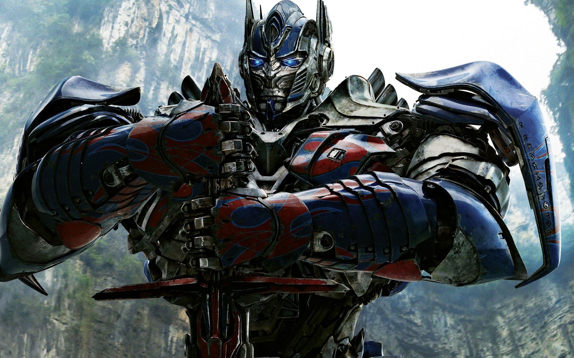 Hugo Weaving talks about his role in Transformers, Michael Bay