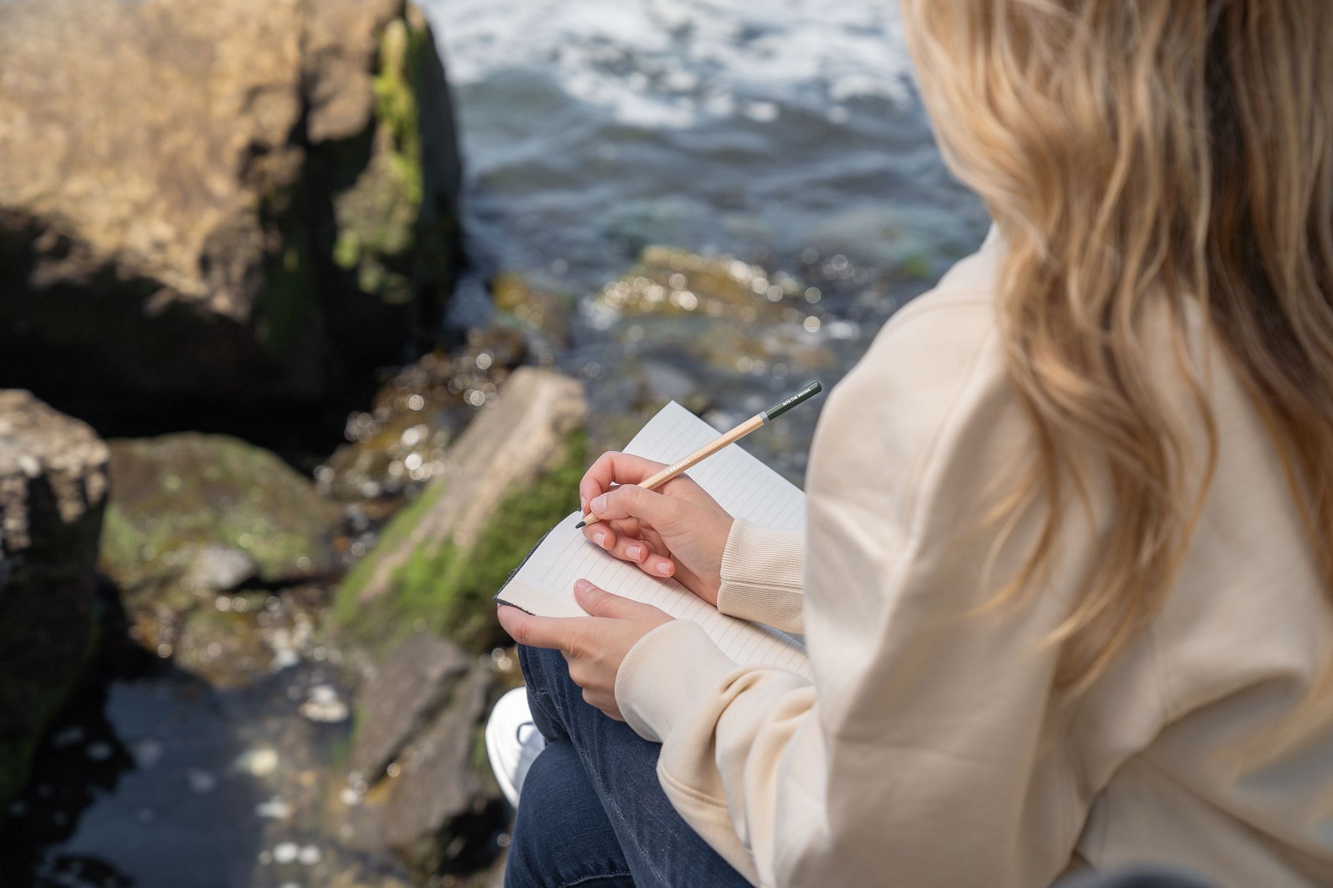 When was the last time you sat with your thoughts? Have you tried journaling? (Image via Pexels/ Kevin Malik)