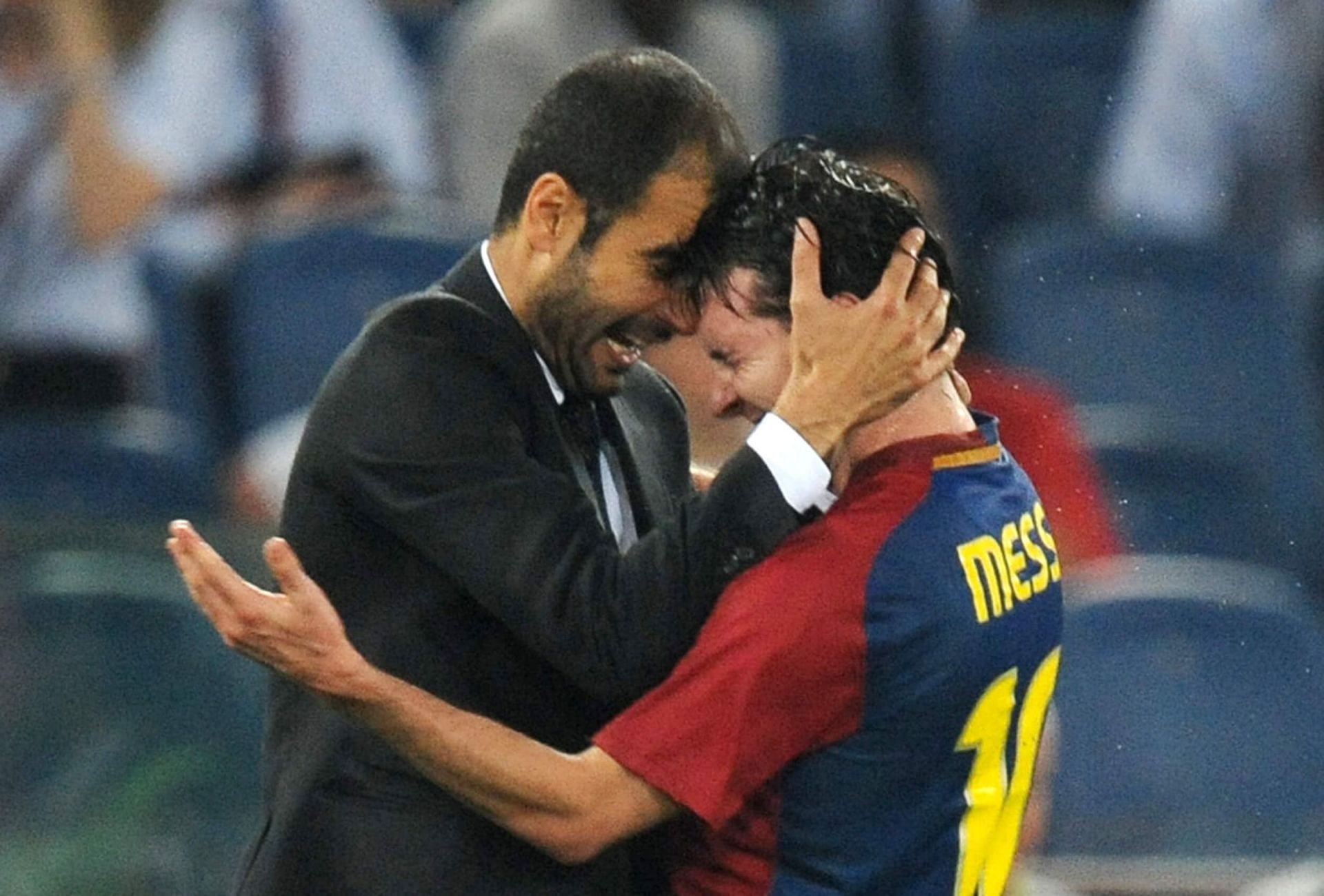 Guardiola wanted to protect Messi (right).