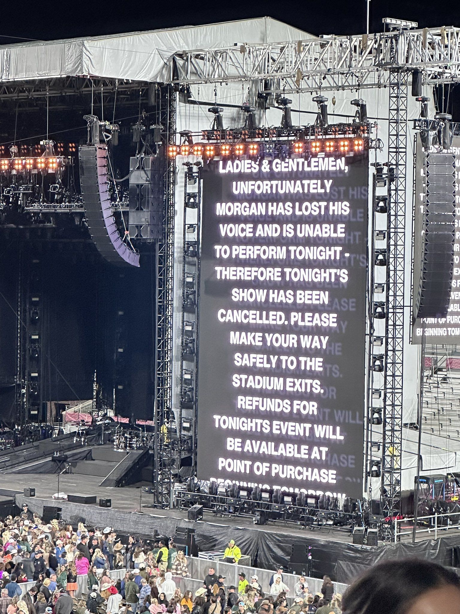 This message appeared on screen in the concert (Image via Twitter/@SouthernMama333)