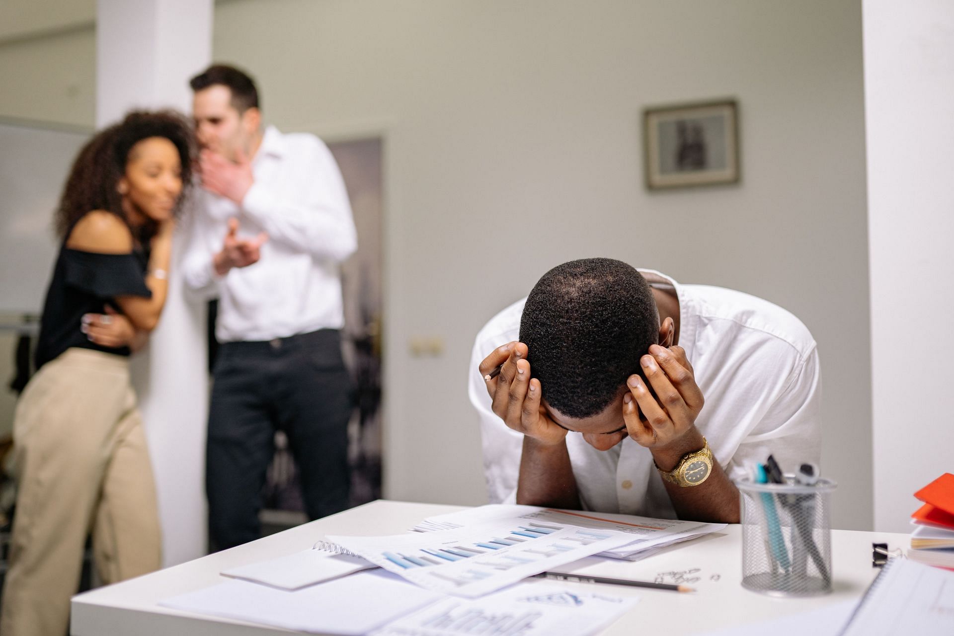 How do you know you are being bullied at the workplace? (Image via Pexels/Yan Krukau)