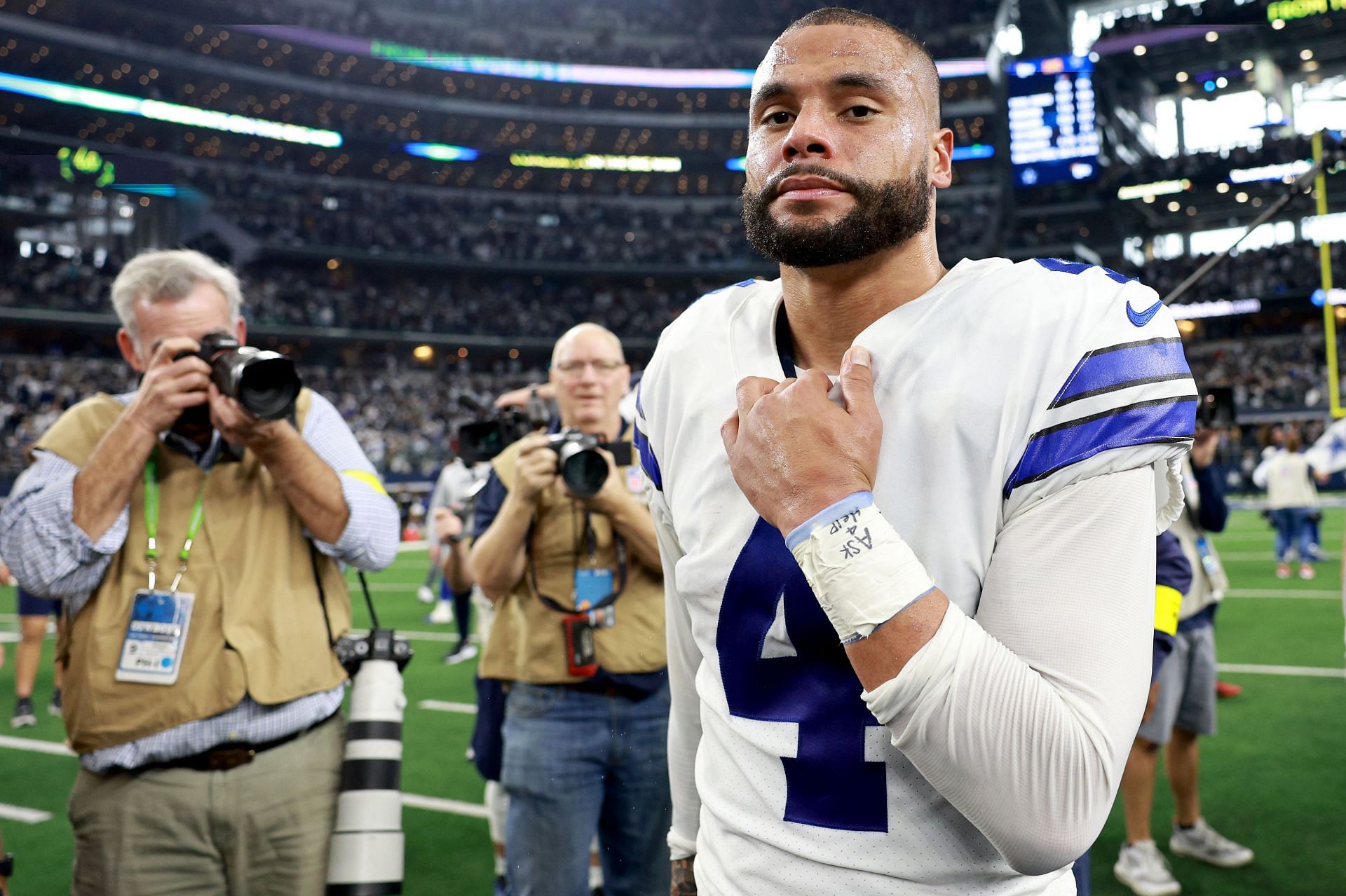 January 8, 2023 : Dallas Cowboys quarterback Dak Prescott (4) drops back to  pass during the game against the Washington Commanders in Landover, MD.  Photographer: Cory Royster (Credit Image: Â© Cory Royster/Cal