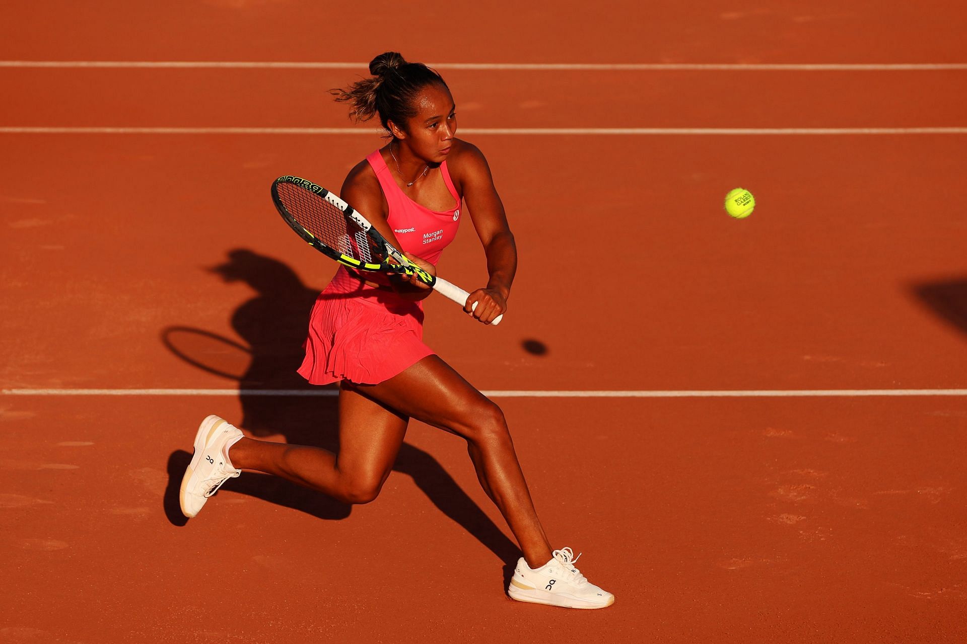 Leylah Fernandez in action at Roland Garros