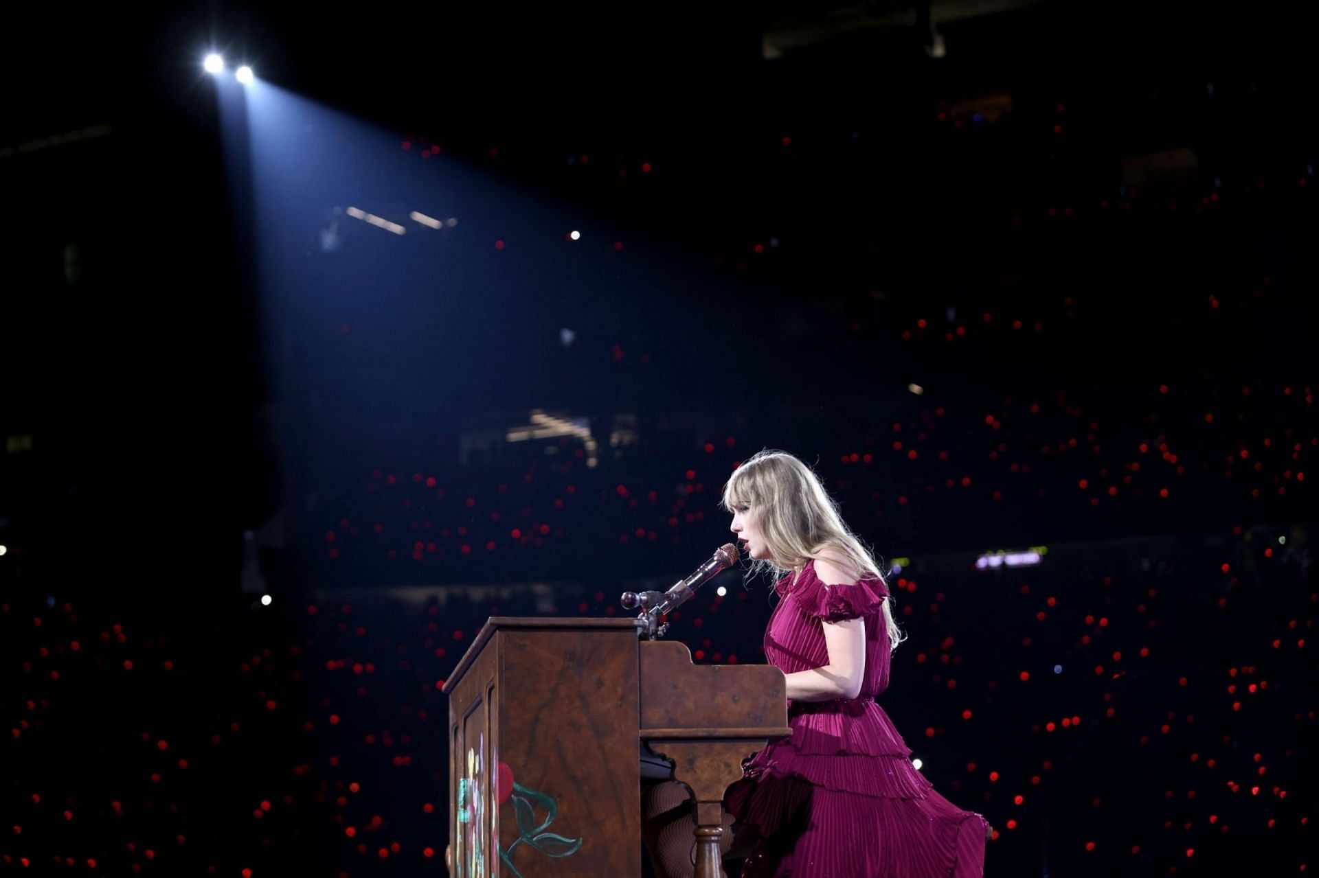 Taylor Swift at Ford Field in Detroit, Michigan on June 09, 2023 (Image via Getty Images)