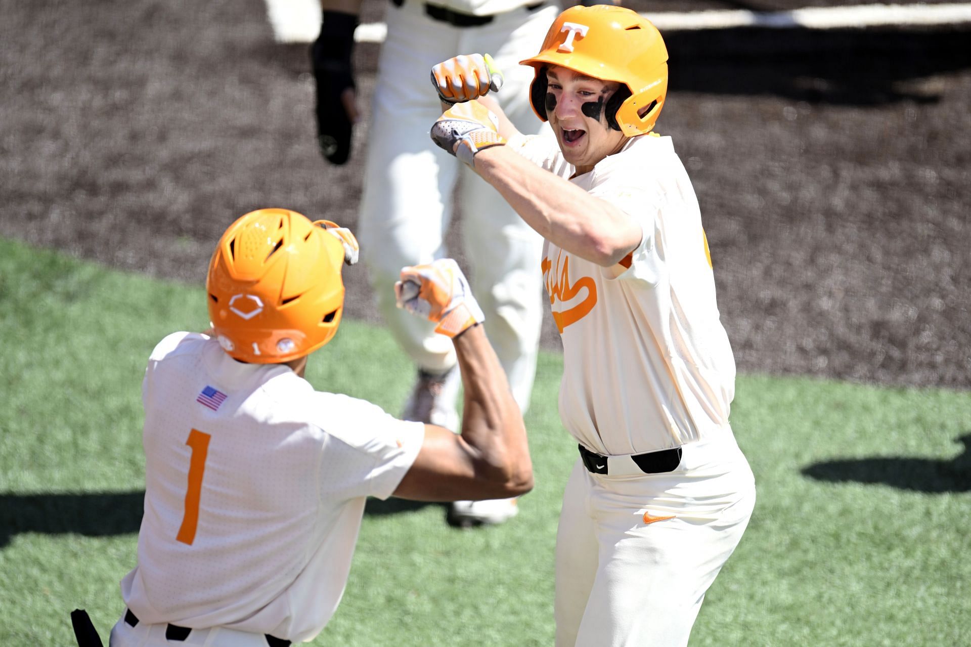 How many teams remain in contention for NCAA baseball tournament Super