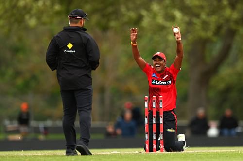 WBBL - Melbourne Renegades v Sydney Sixers