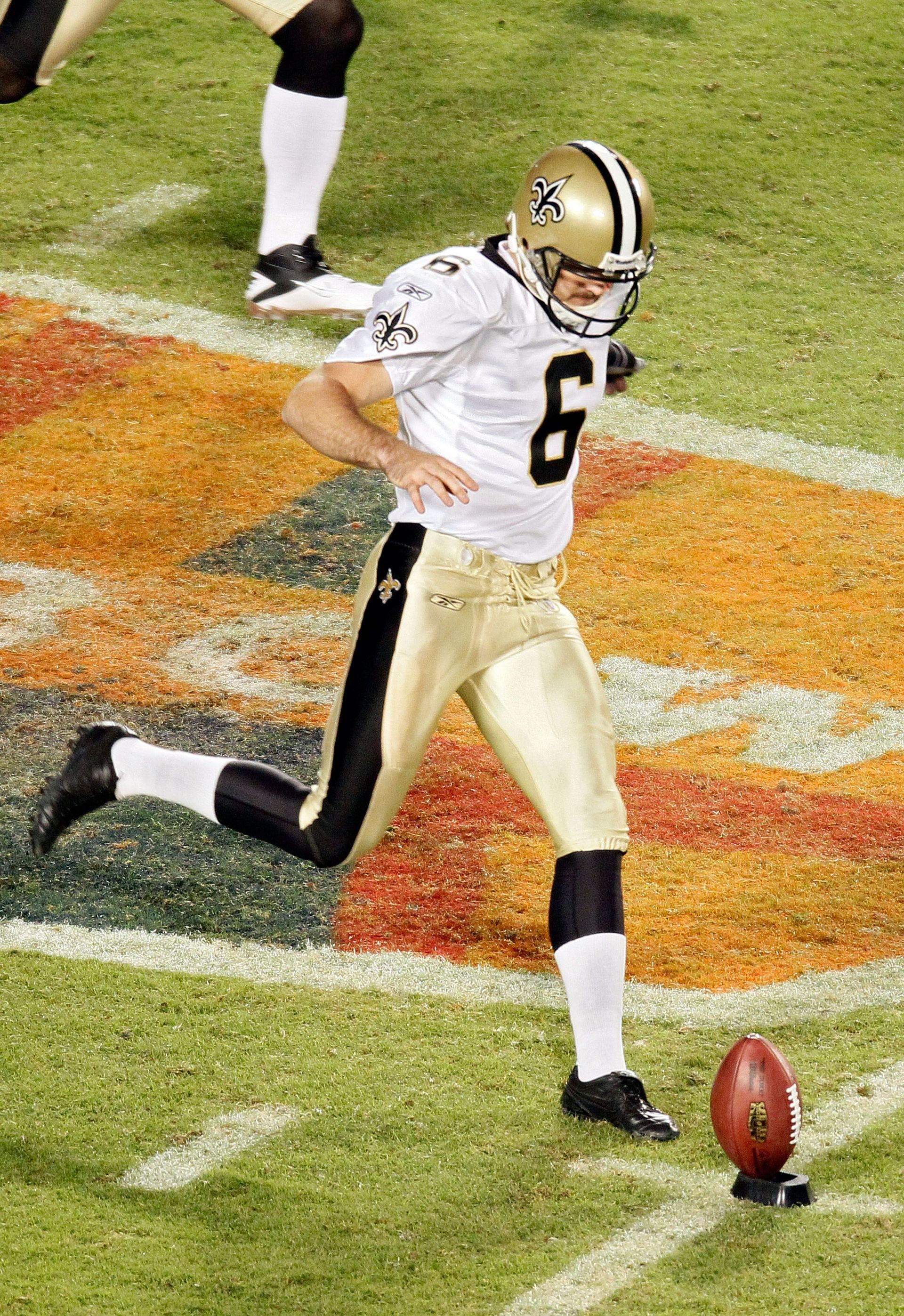 Thomas Morstead kicking off in Super Bowl 44