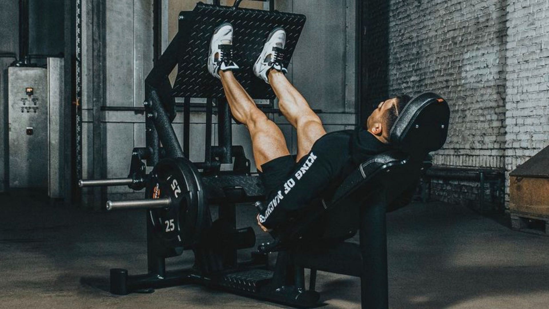 There are several leg press alternative exercises. (Photo via Instagram/gym80_uk)