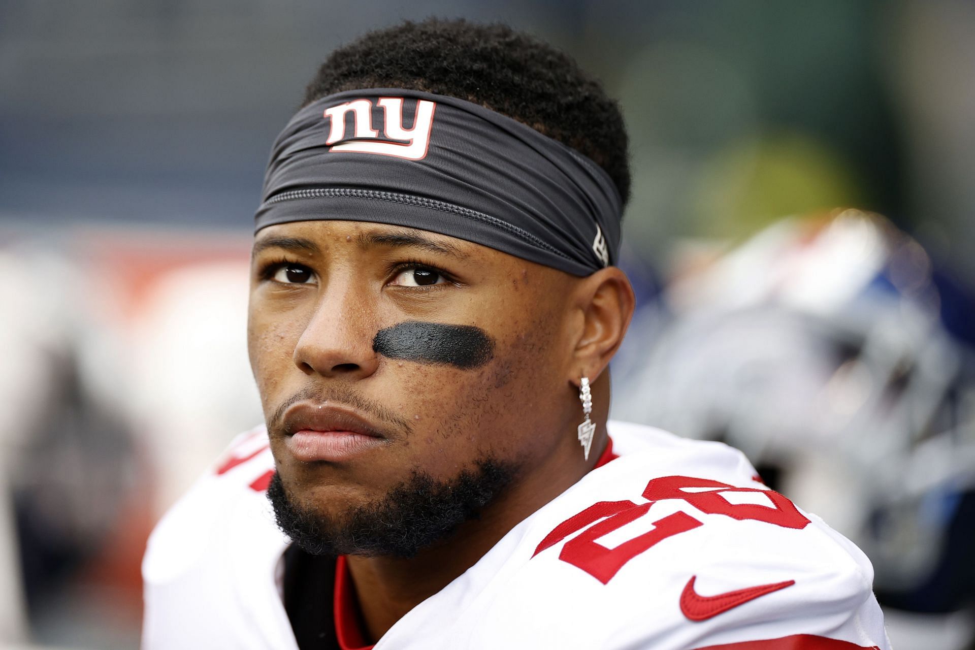 Saquon Barkley dons New York Giants gear to barber shop