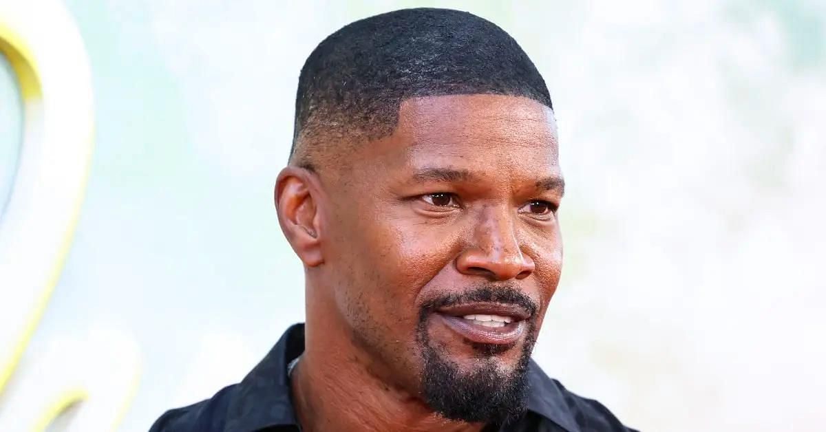 Jamie Foxx has been left blind and paralyzed due to receiving COVID-19 vaccine is likely a hoac. (Image via MEGA)