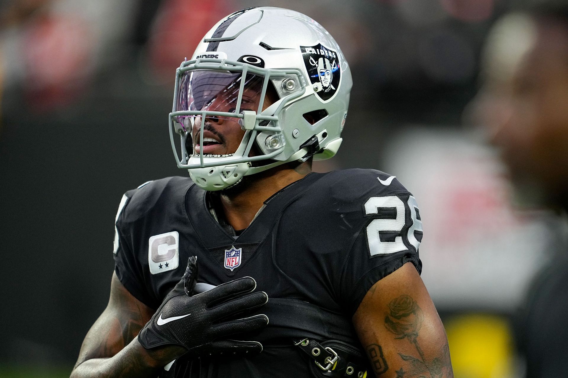 Raiders 'running out of superlatives' to describe RB Josh Jacobs