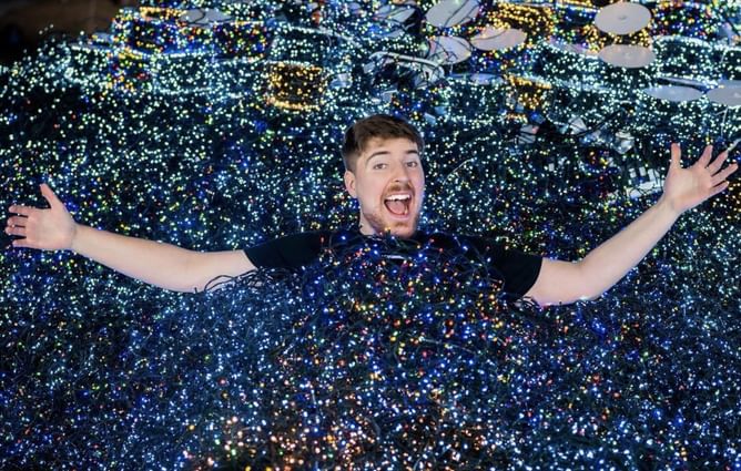 NHL YouTuber put MrBeast on a hockey team. Does he win the Stanley Cup?